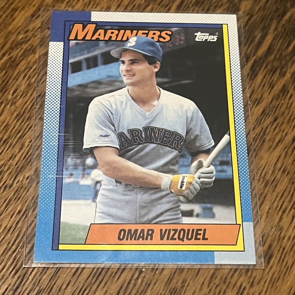Vintage 1990 Topps #698 Omar Vizquel Seattle Mariners Baseball Card BB2